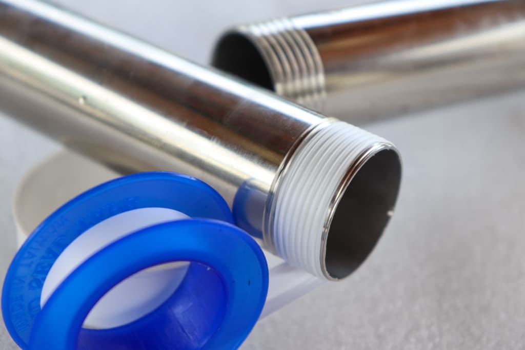 Comment colmater une fuite d'eau sous pression : mastic, ruban, collier 3 ruban